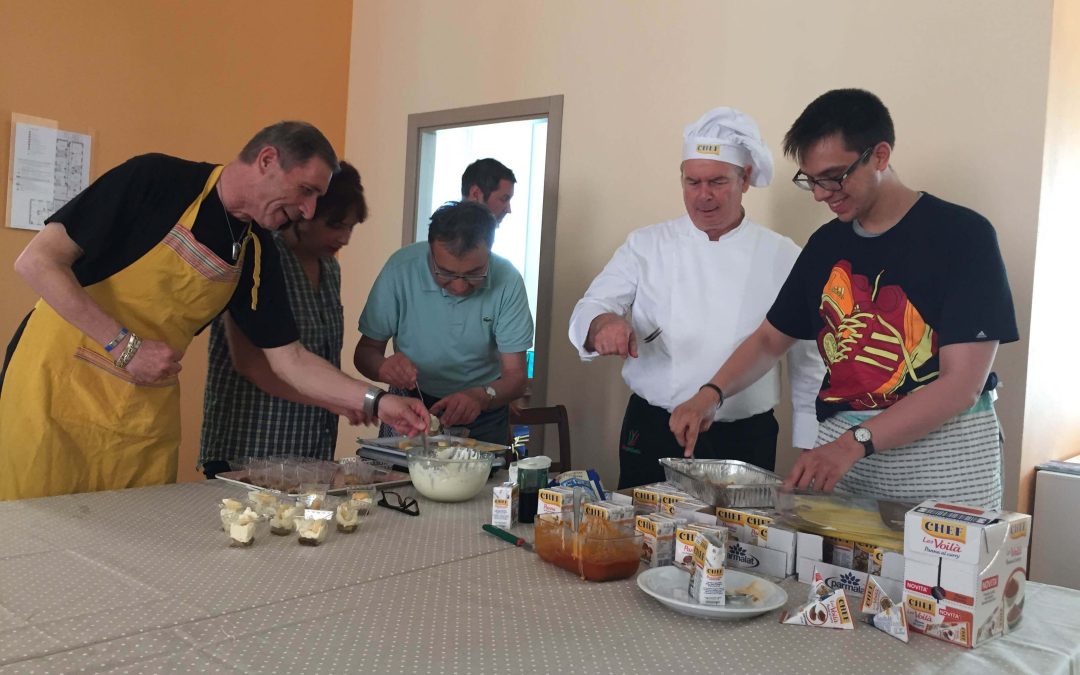 I ragazzi di Fondazione Piatti in cucina con lo chef